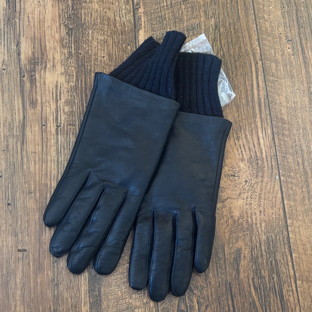 Elegant Black Leather Gloves
